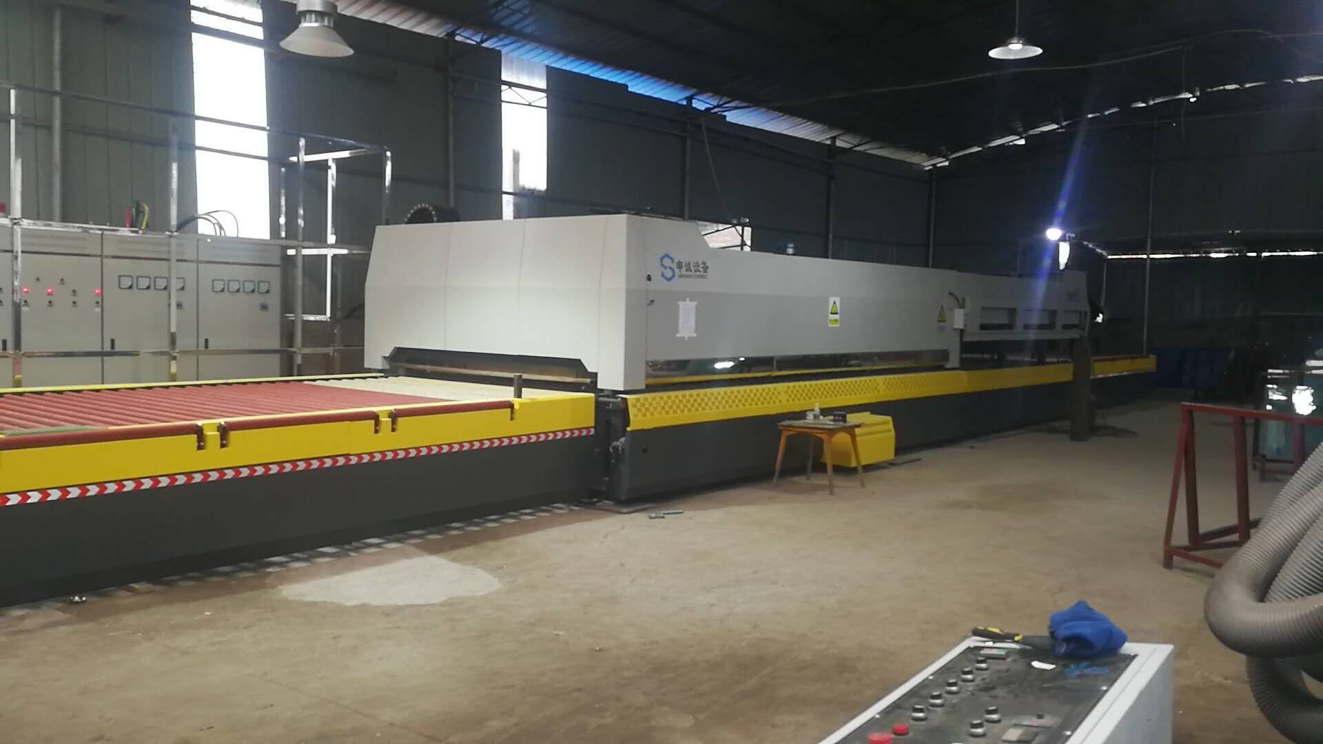 玻璃在鋼化爐鋼化過程中產(chǎn)生麻點怎么辦？